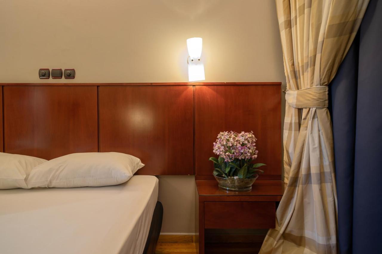 Hotel Pines